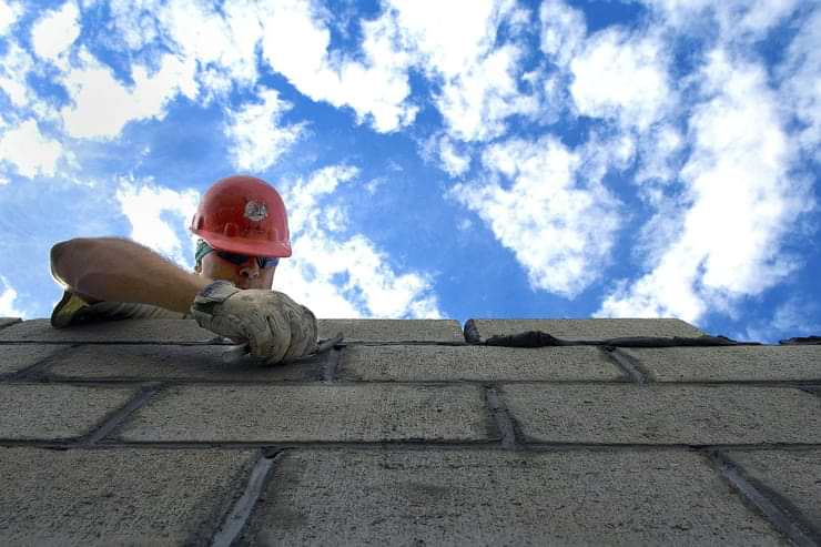 Un'azienda può effettuare lavori relativi a categorie a qualificazione obbligatoria solo possedendo la rispettiva qualifica