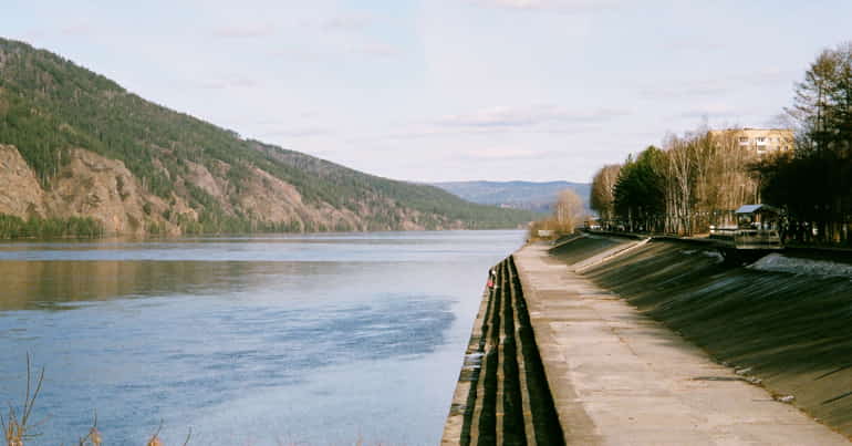 Opera di difesa per l'irreggimentazione fluviale