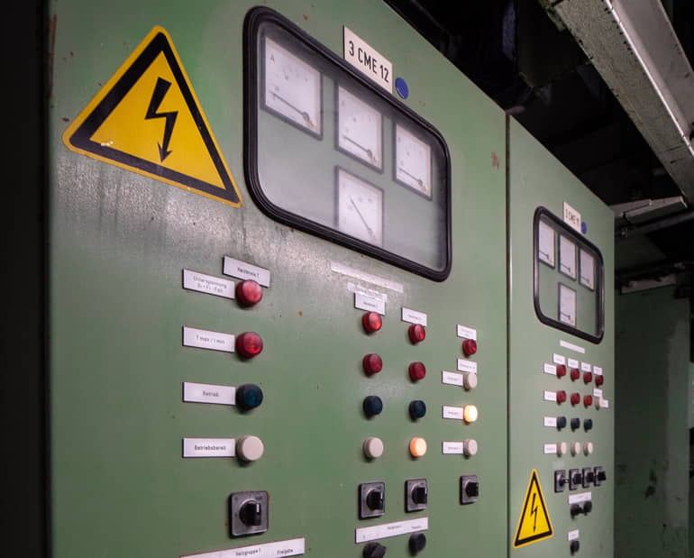 Quadro elettrico di un impianto in una centrale per la produzione di energia